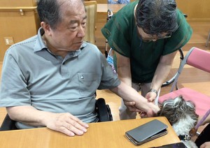 セラピー犬とのふれあい ニチイホーム板橋徳丸3