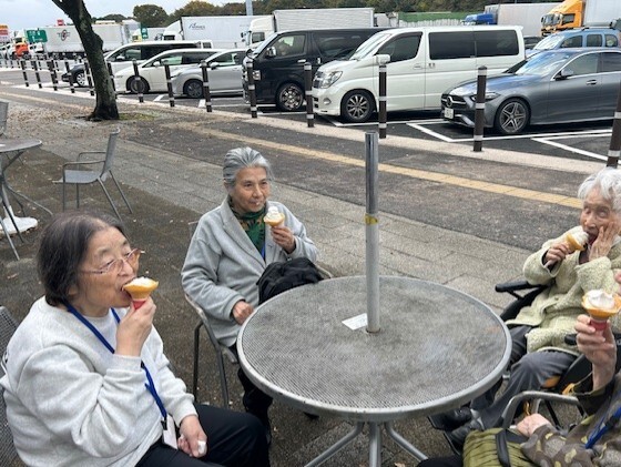 サツマイモ収穫-6　ニチイホームはるひ野Ⅱ番館