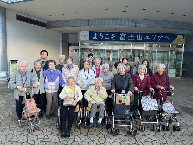 サツマイモ収穫-1　ニチイホームはるひ野Ⅱ番館