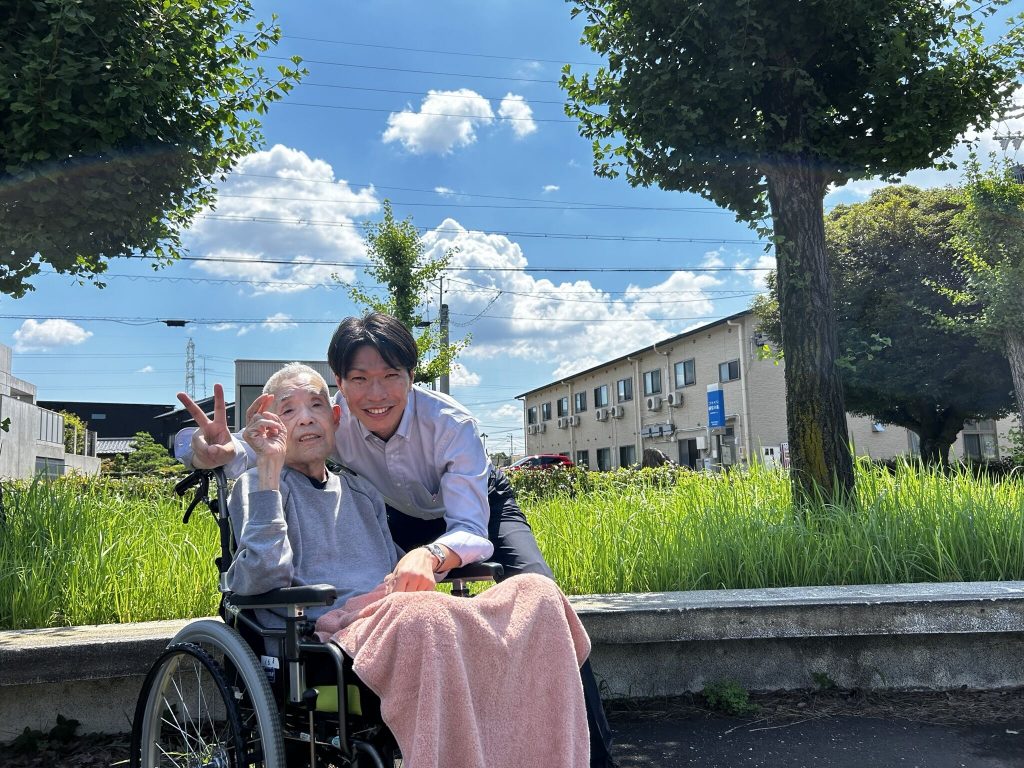 公園での外気浴　ニチイメゾン岐阜六条