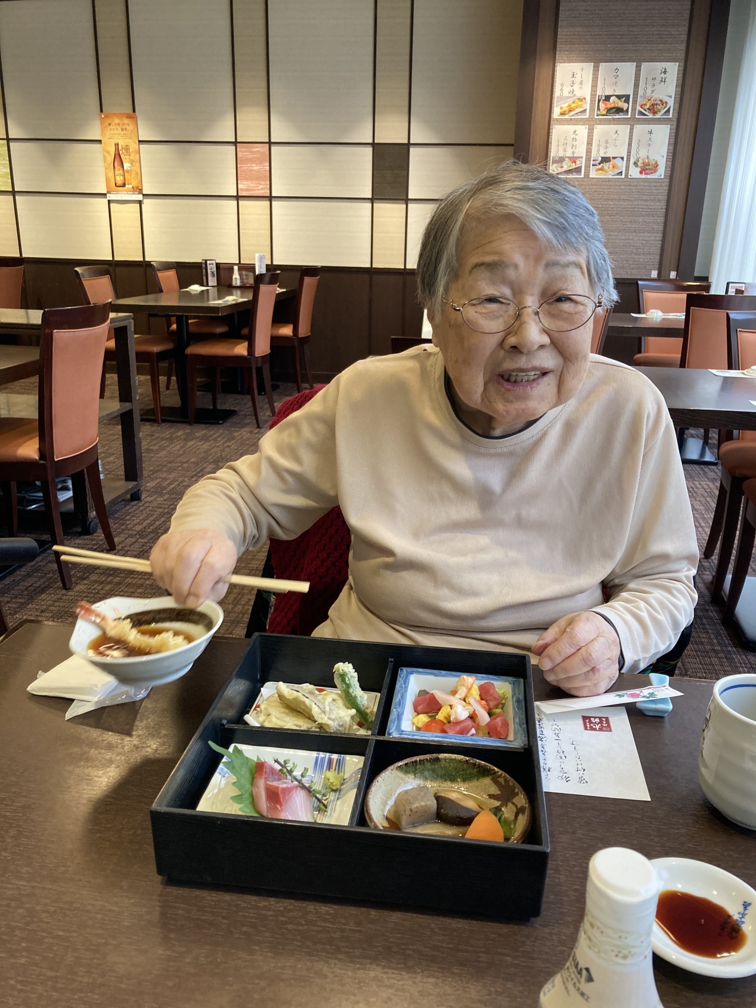 美味しい～お寿司-1　ニチイホームはるひ野Ⅱ番館