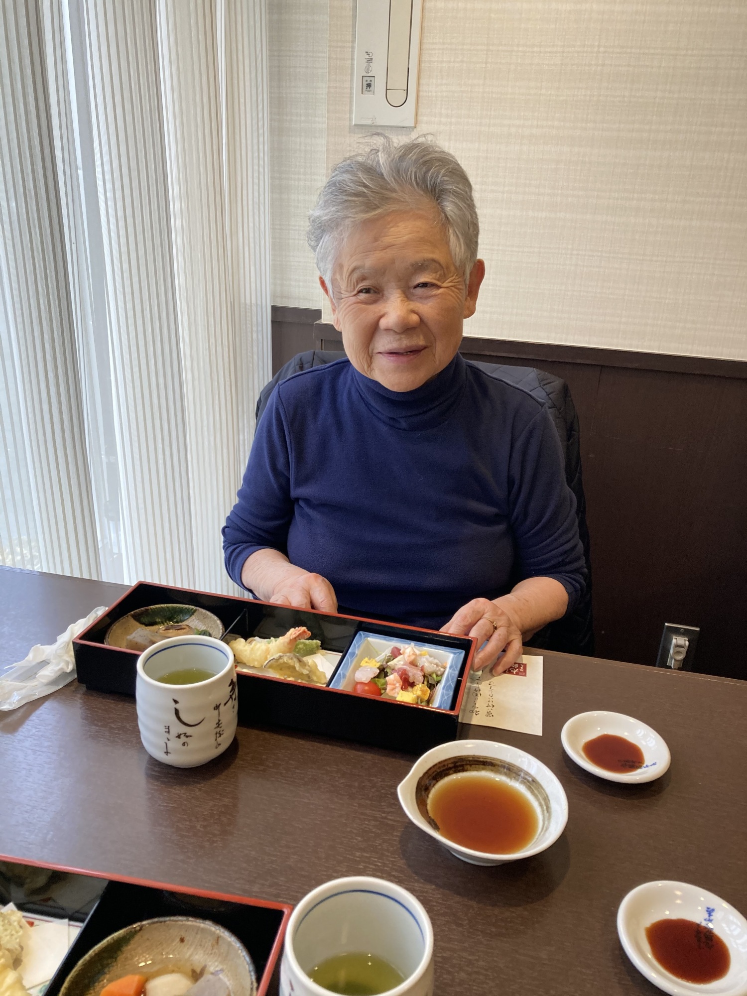 美味しい～お寿司-2　ニチイホームはるひ野Ⅱ番館