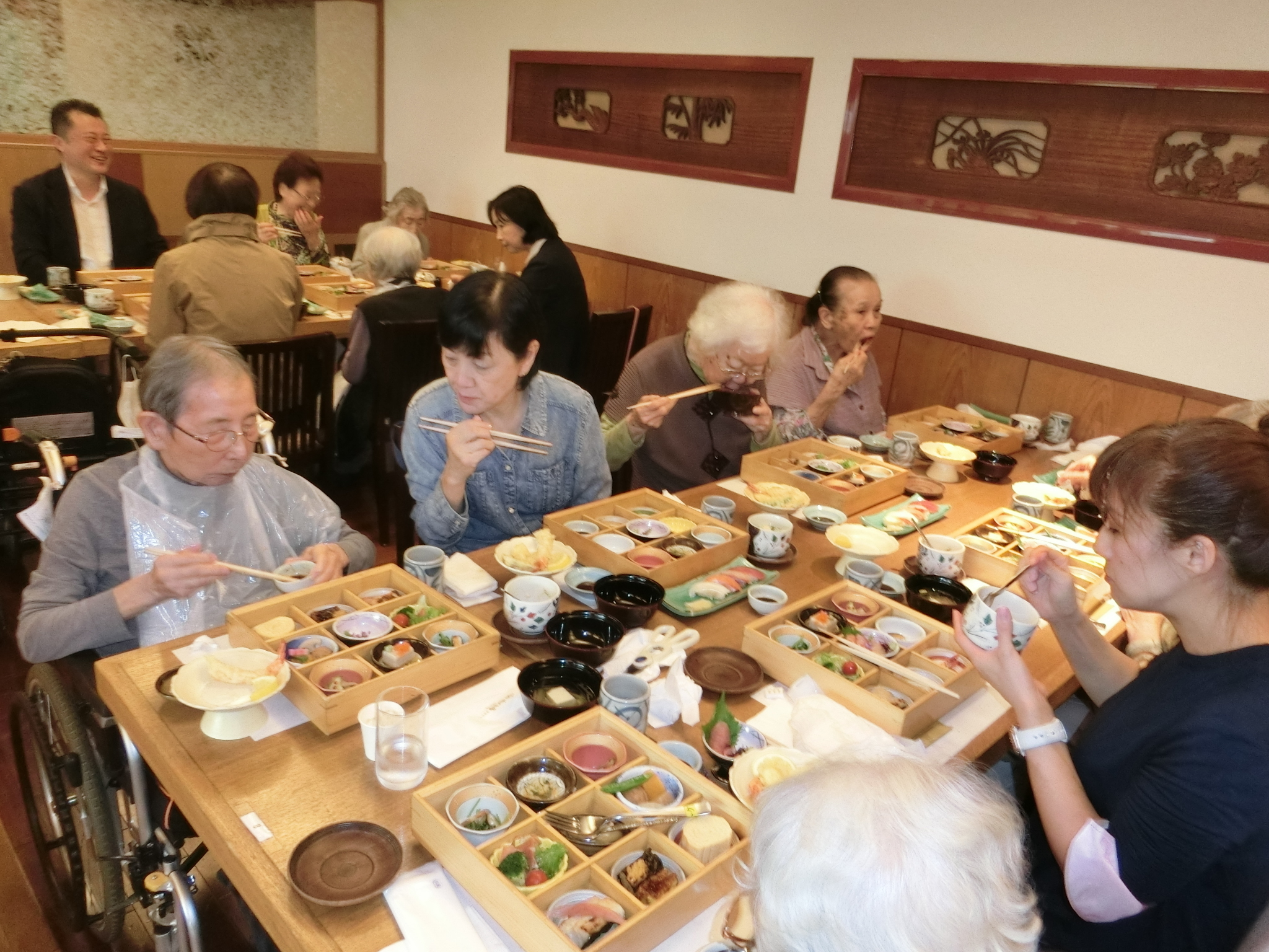 お食事会-4　ニチイホーム星ヶ丘