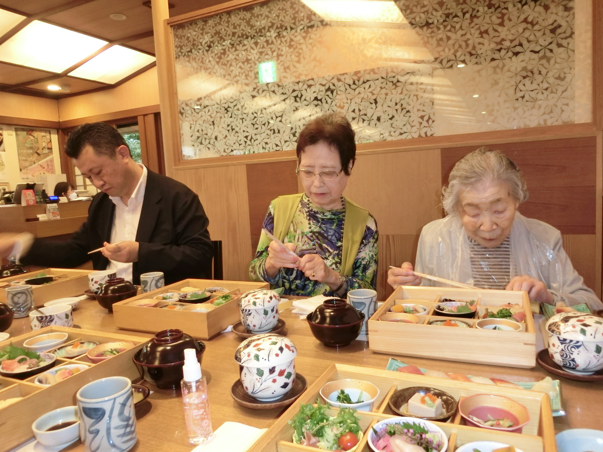 お食事会-5　ニチイホーム星ヶ丘