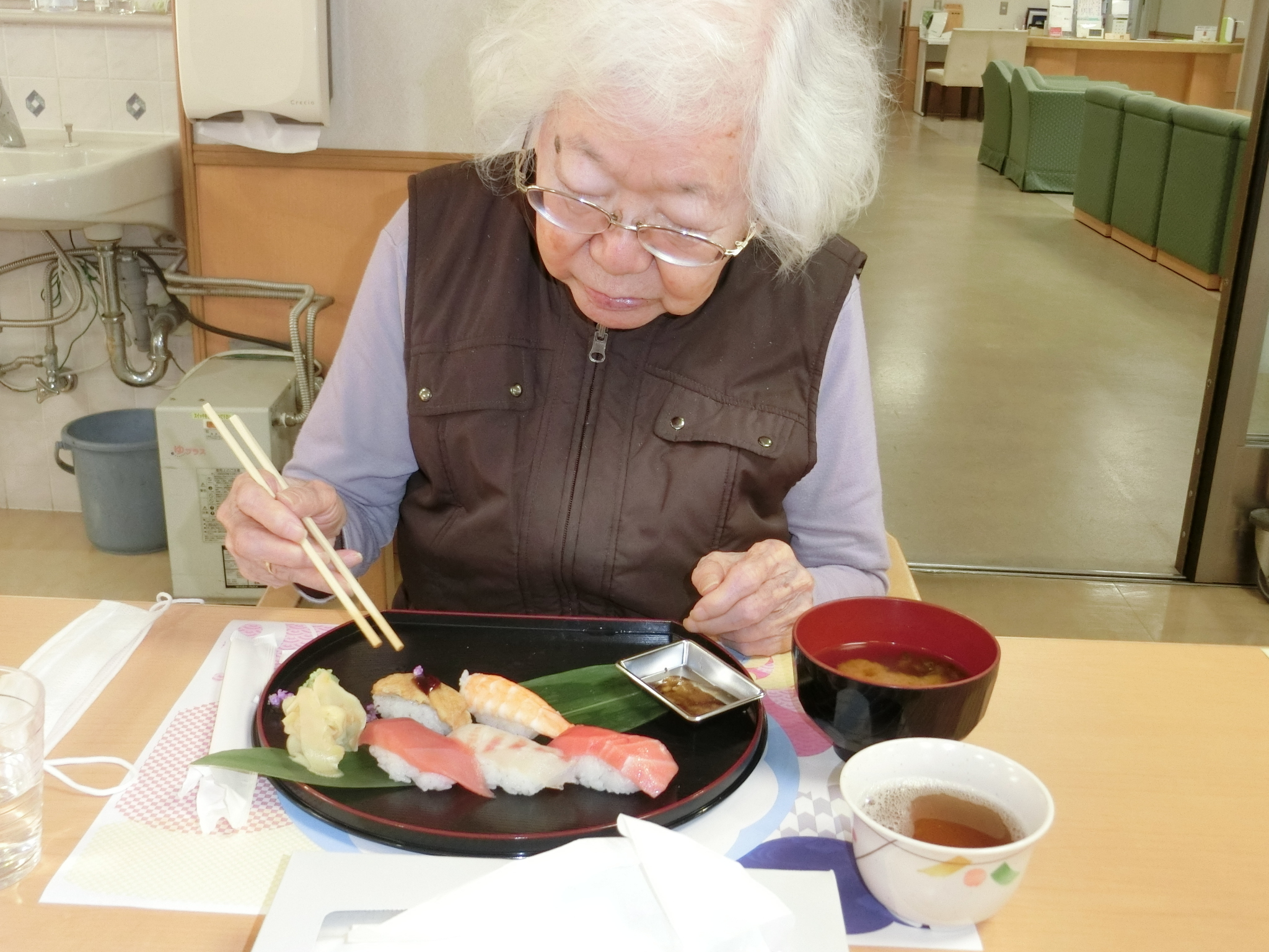 お寿司ランチ-5　ニチイホーム星ヶ丘