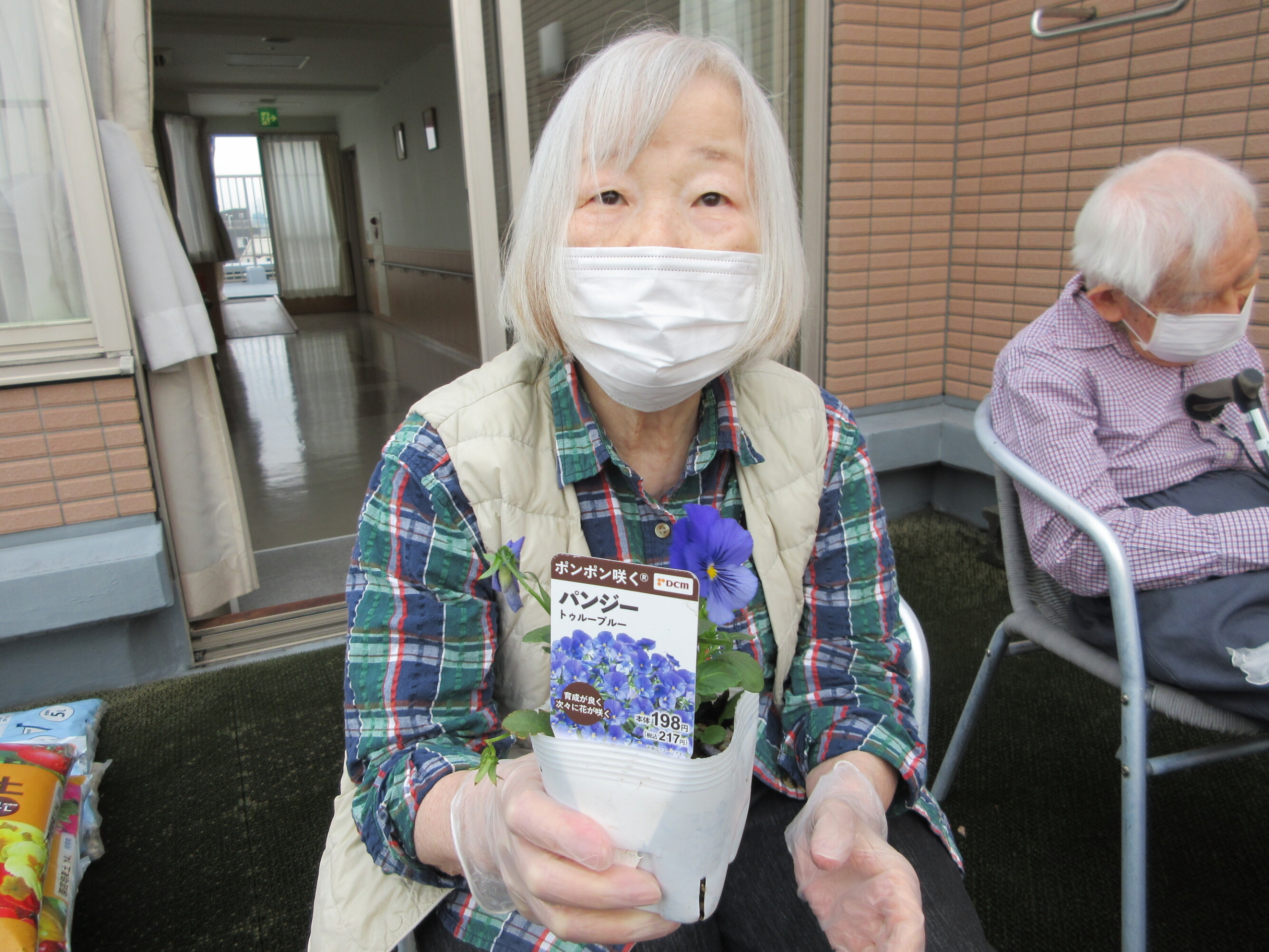 屋上庭園はじめました-1　ニチイホーム稲城