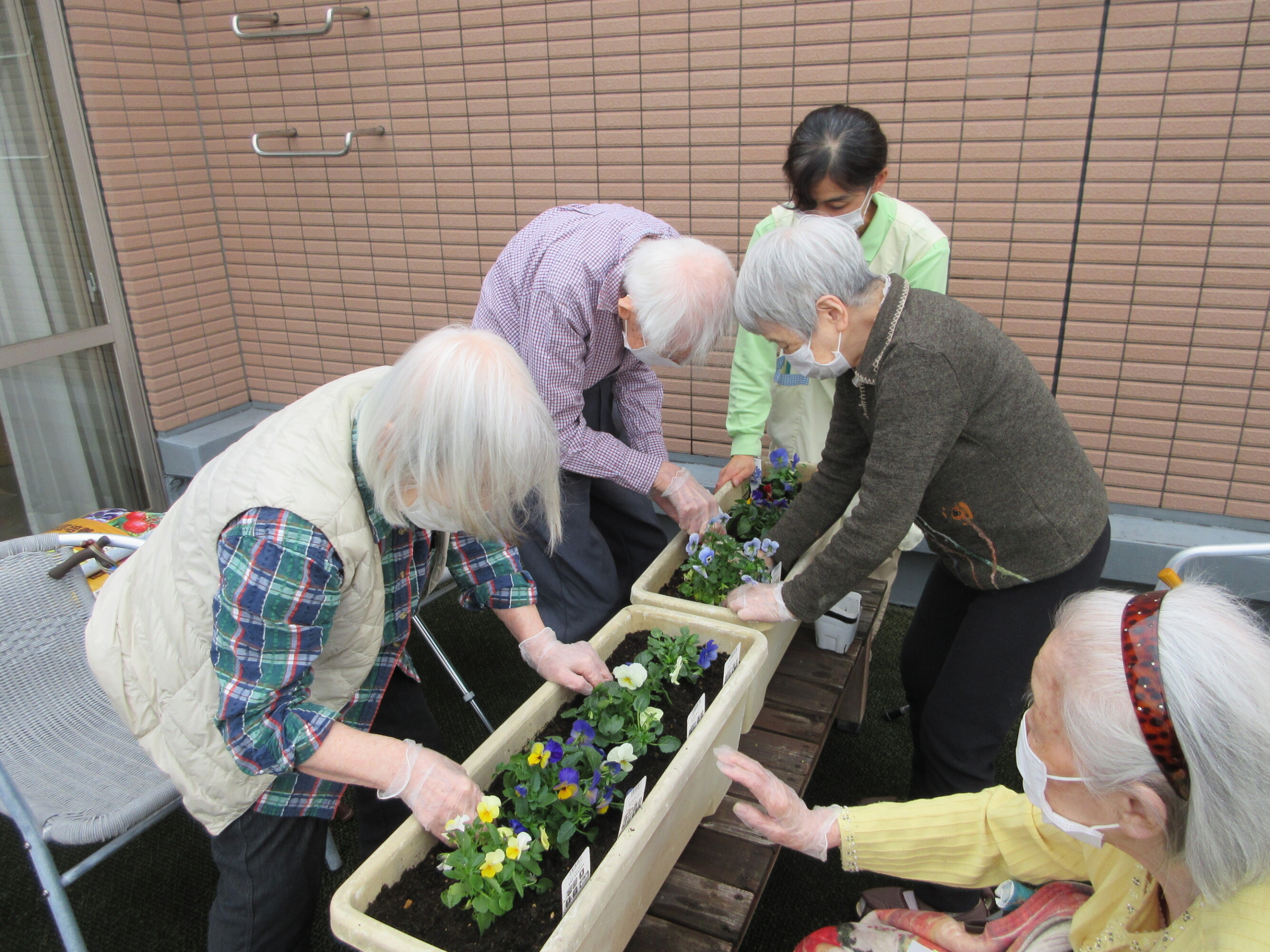 屋上庭園はじめました-5　ニチイホーム稲城