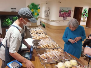 訪問パン屋さん　ニチイホーム仲町台Ⅱ番館