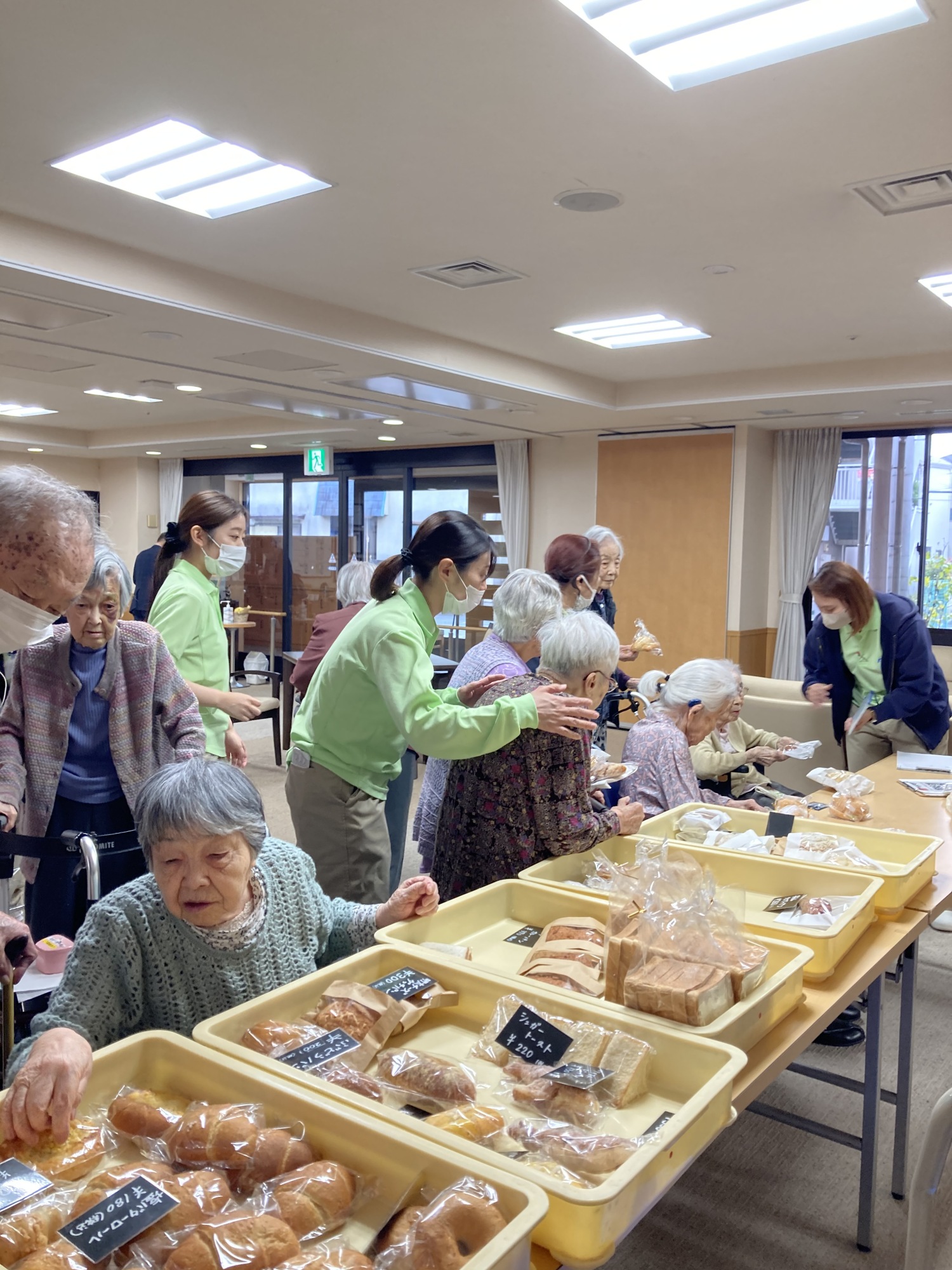 出張パン屋さんがやってきた-2　ニチイホーム登戸