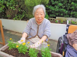 ガーデニング　ニチイホーム鷺沼南