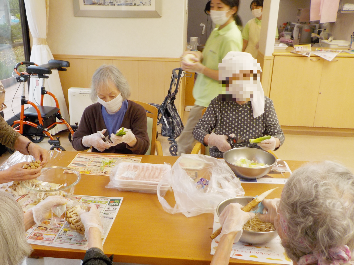 豚汁作り-1　ニチイホームはるひ野Ⅱ番館