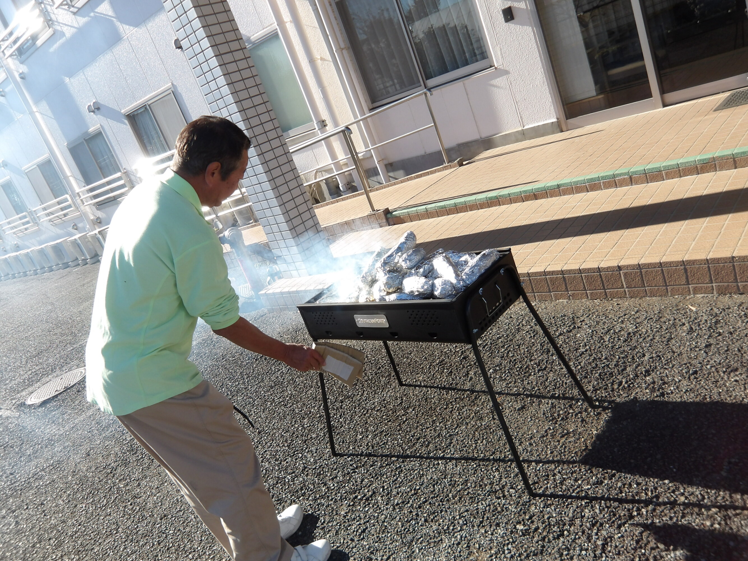 焼き芋試食会②-6　ニチイホーム東府中