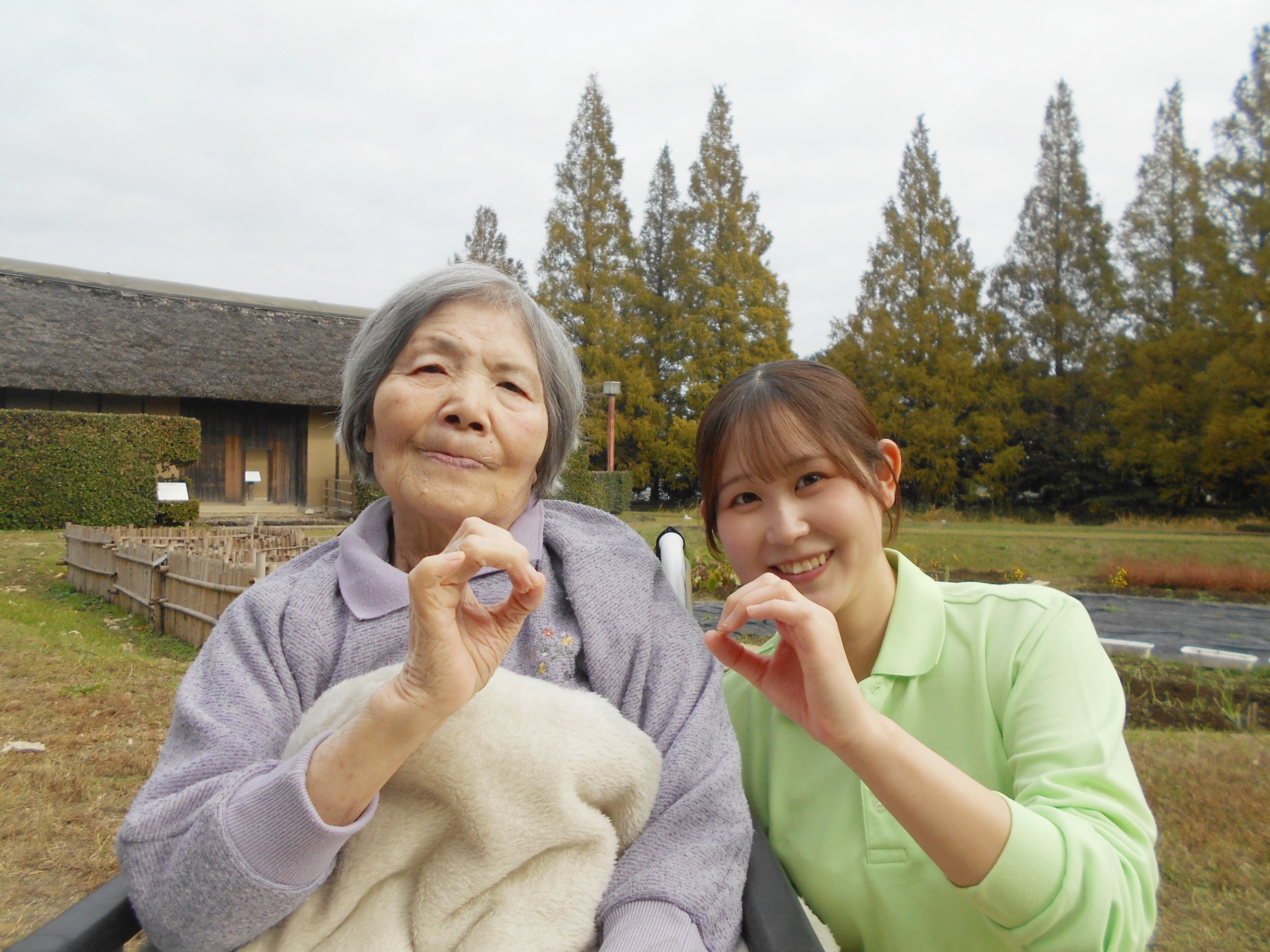 公園にお散歩-1　ニチイホーム東浦和