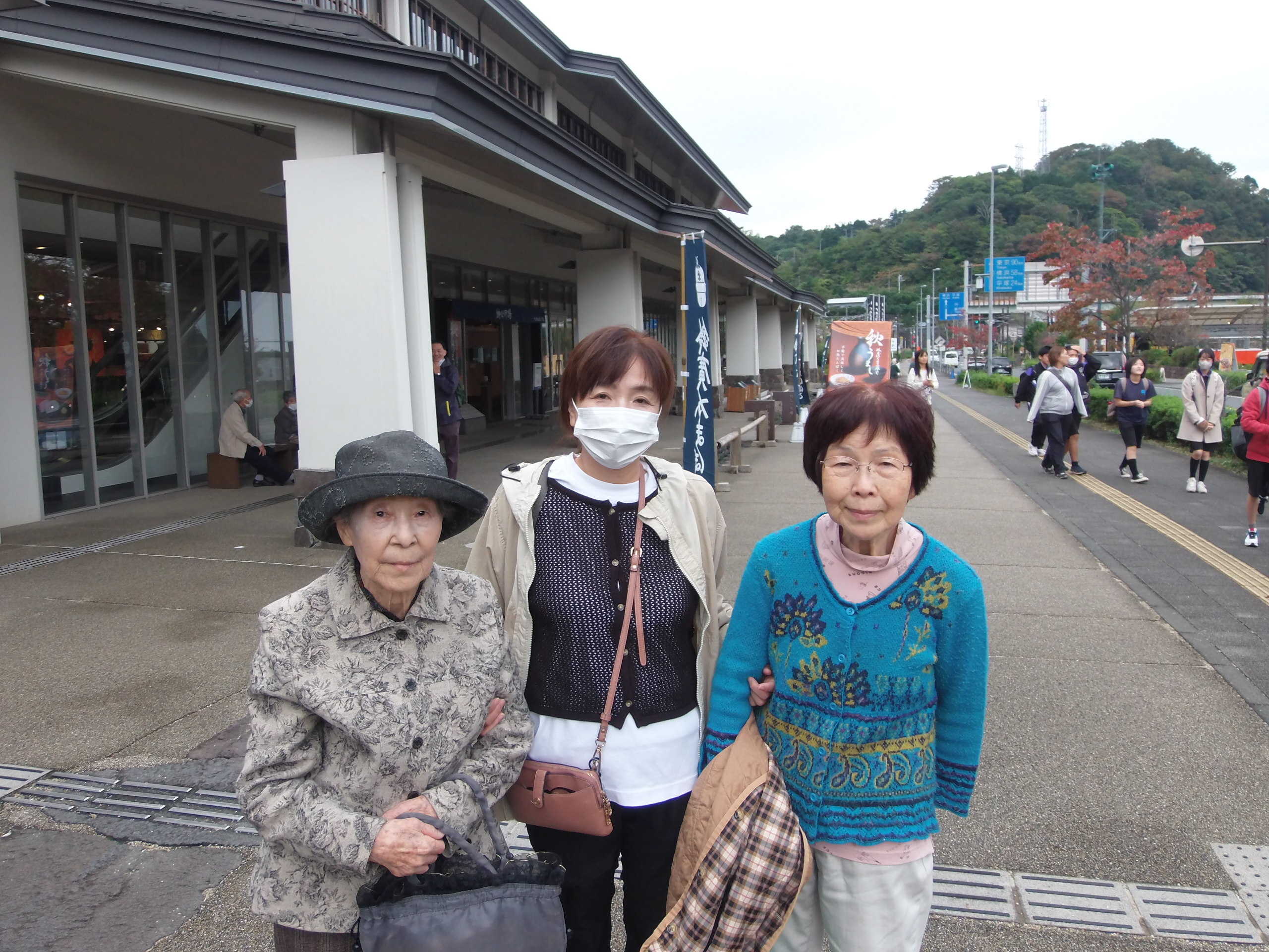 小田原旅行-1　ニチイホーム仲町台Ⅱ番館