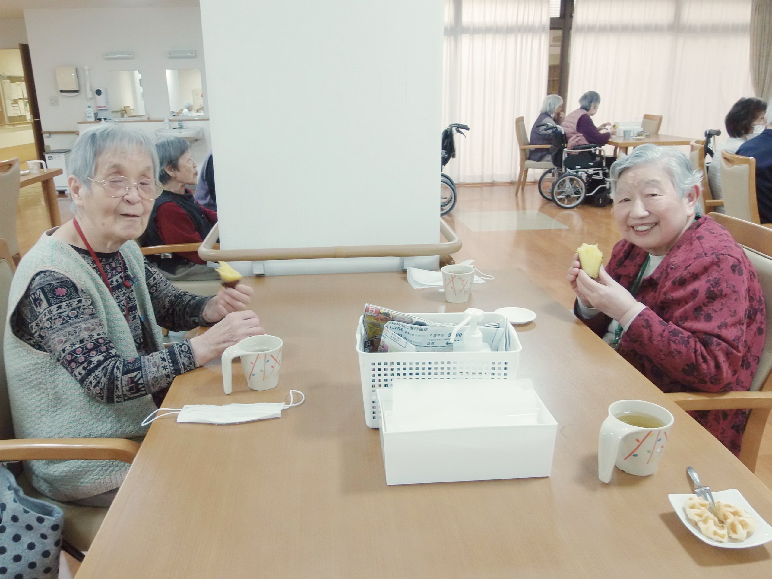 焼き芋-2　ニチイホーム仲町台Ⅱ番館