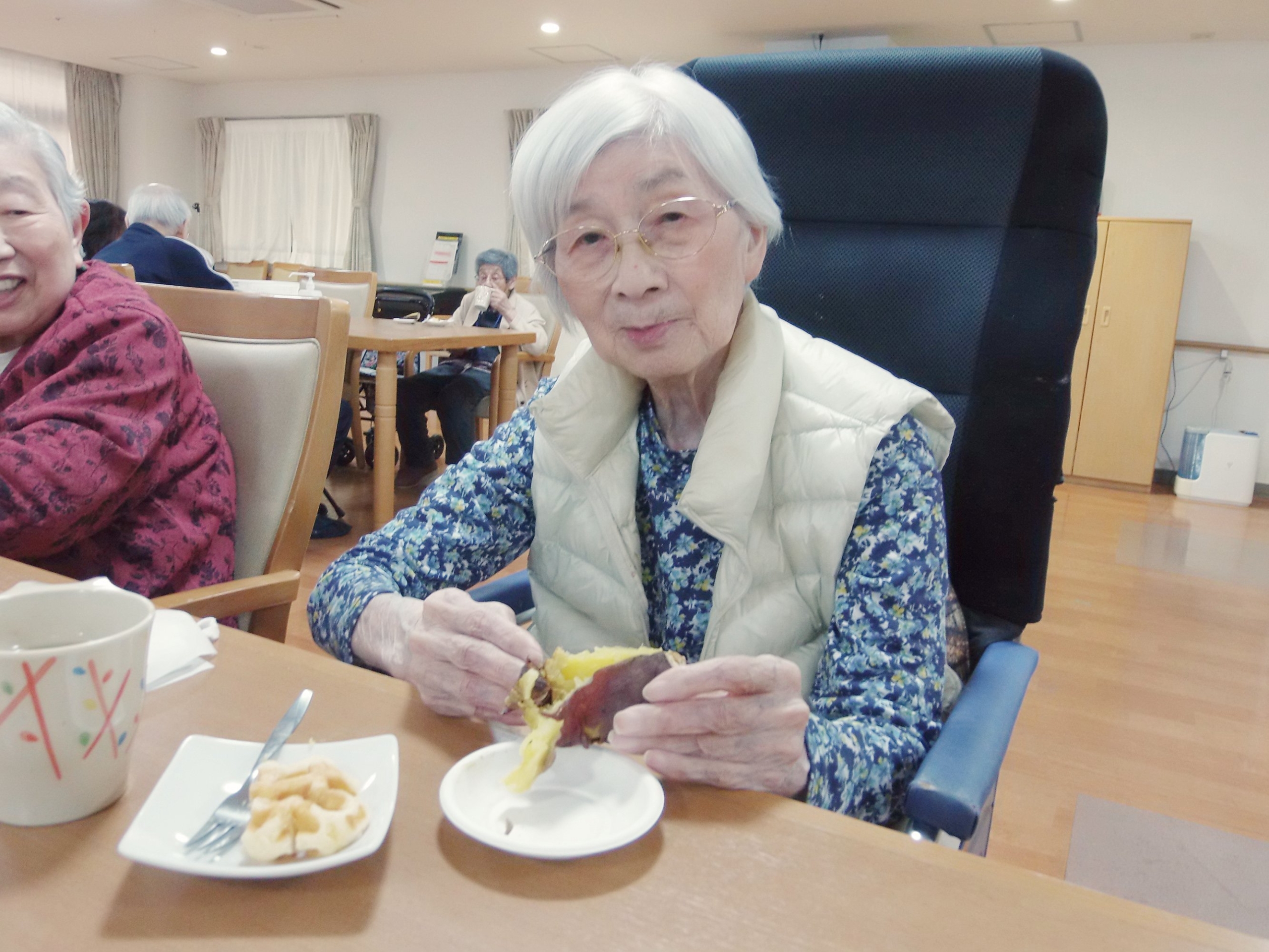 焼き芋-1　ニチイホーム仲町台Ⅱ番館