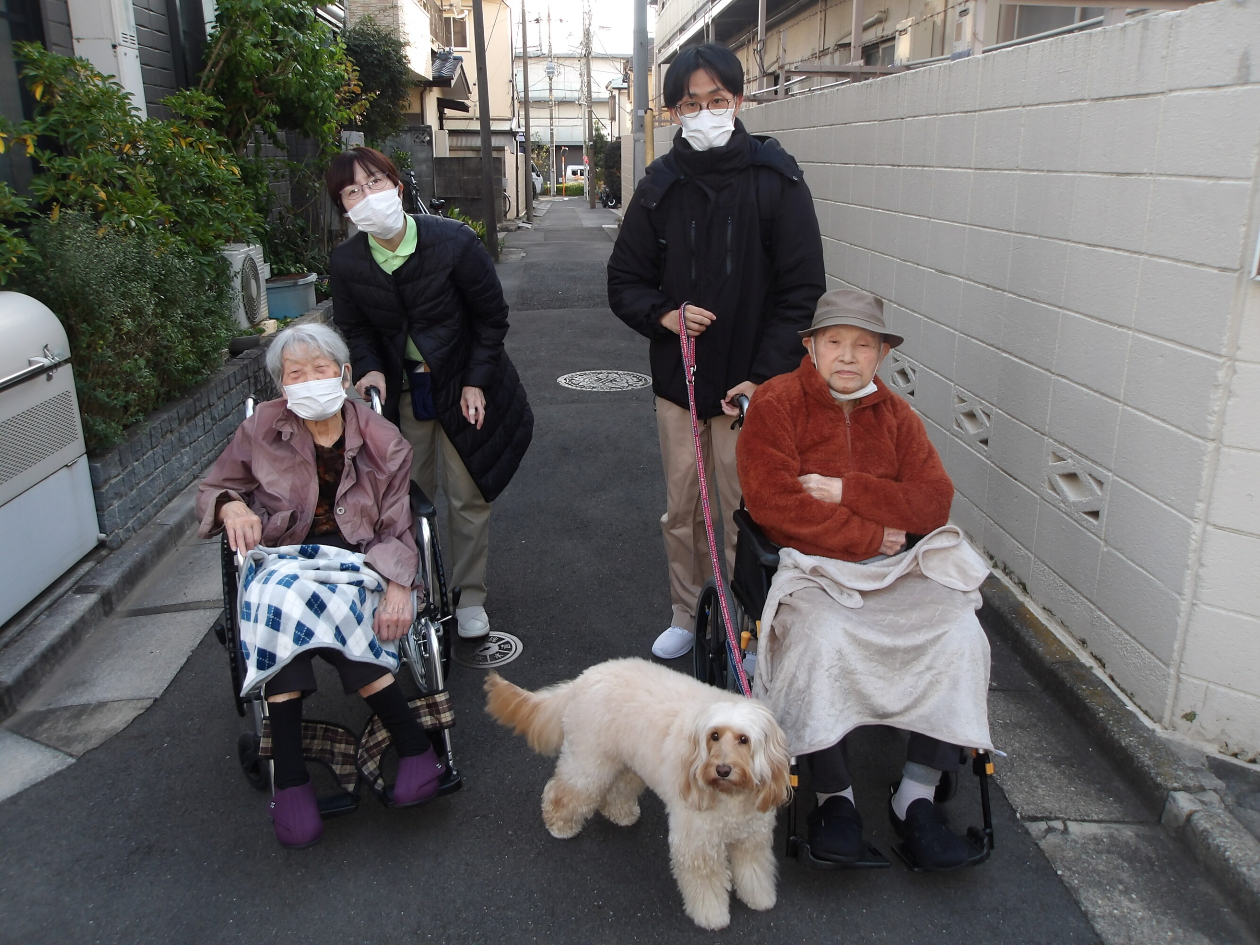 近所のカフェへ-1　ニチイホーム野方