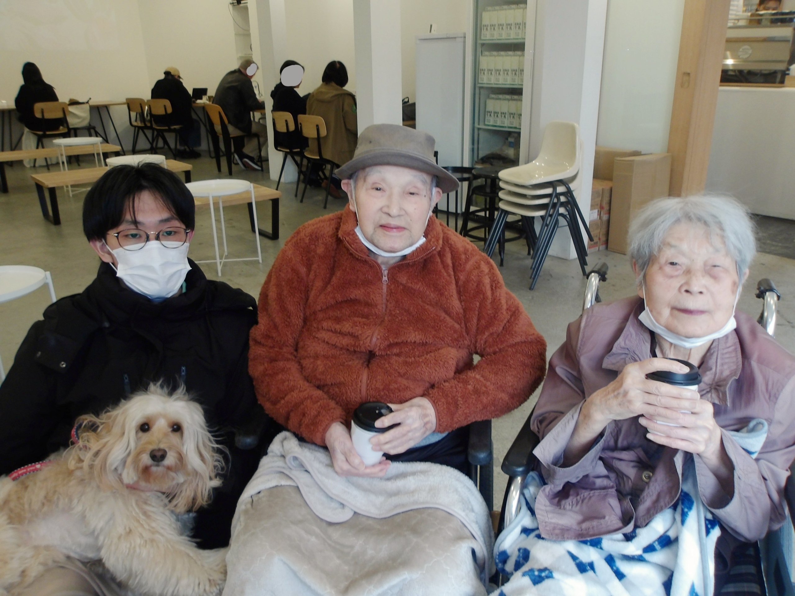 近所のカフェへ-3　ニチイホーム野方