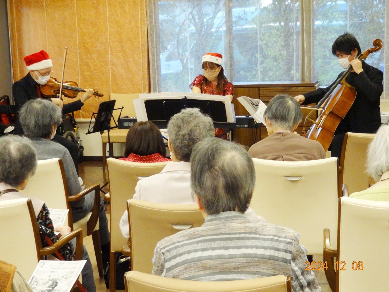 クリスマス演奏会-2　ニチイホーム江古田の杜