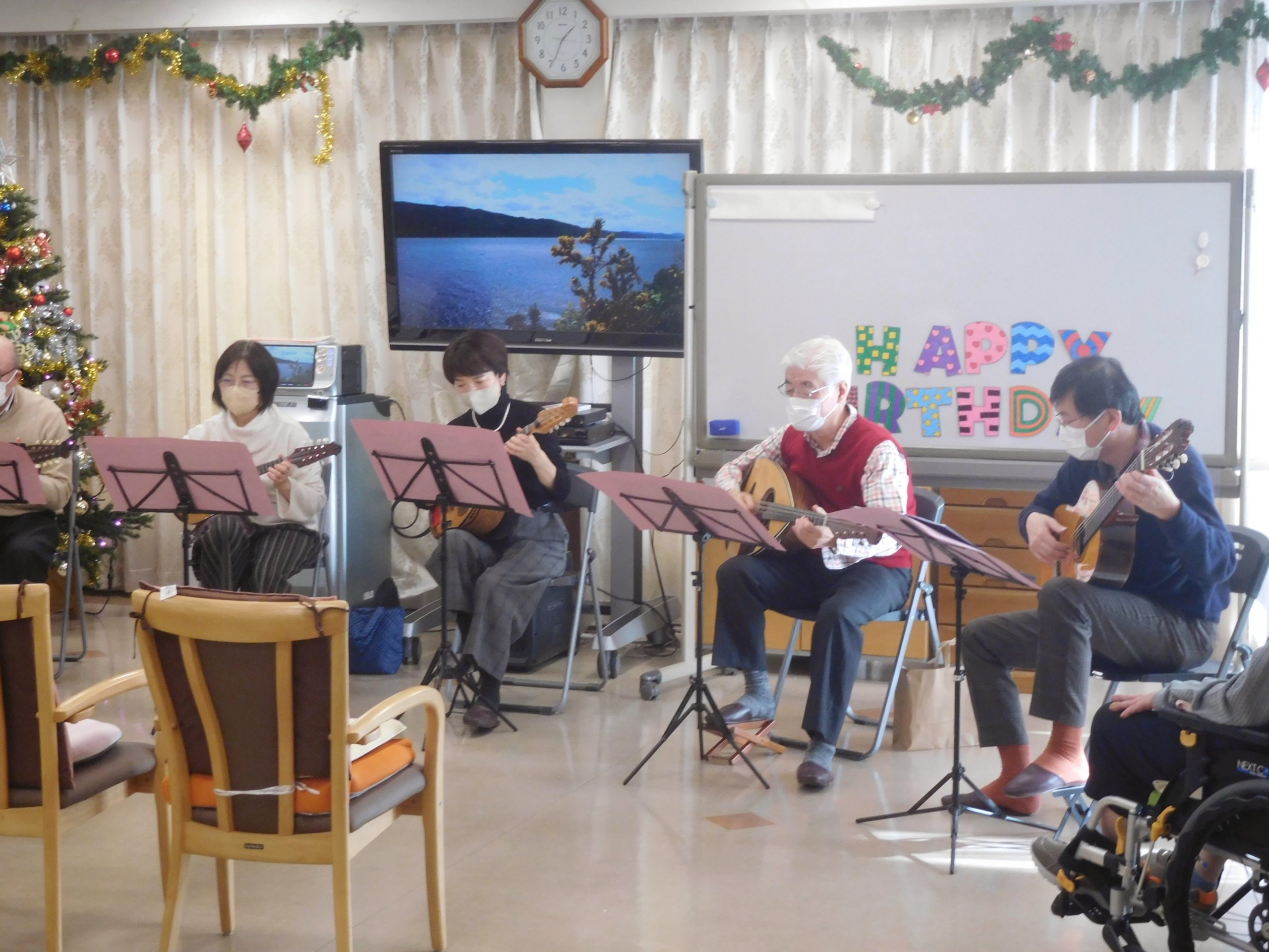 マンドリン演奏会-1　ニチイホーム立川