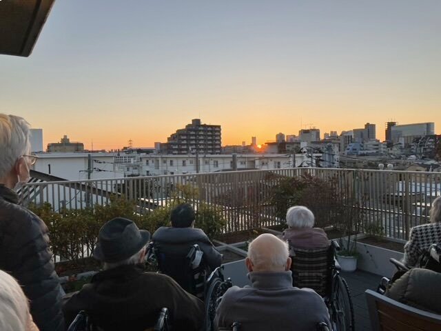 2025初日の出-2　ニチイホーム野方