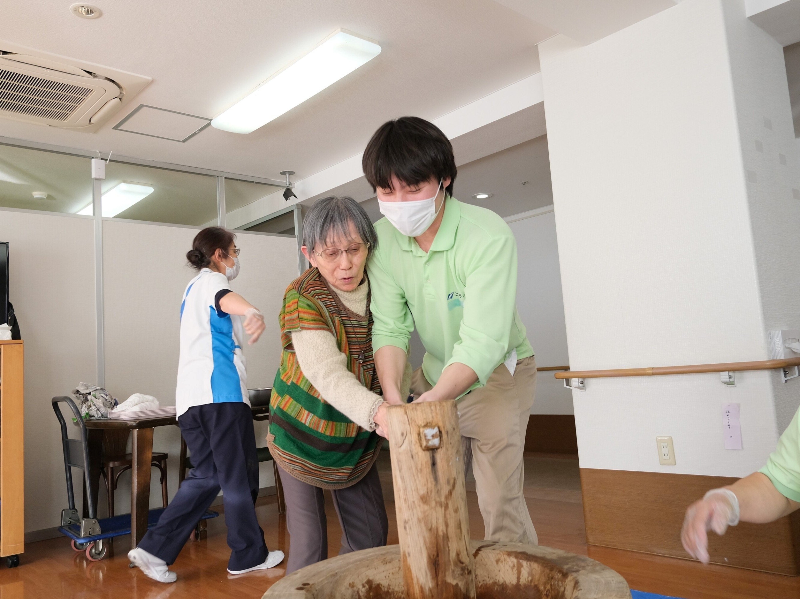 毎年恒例　餅つき-3　ニチイホーム王禅寺