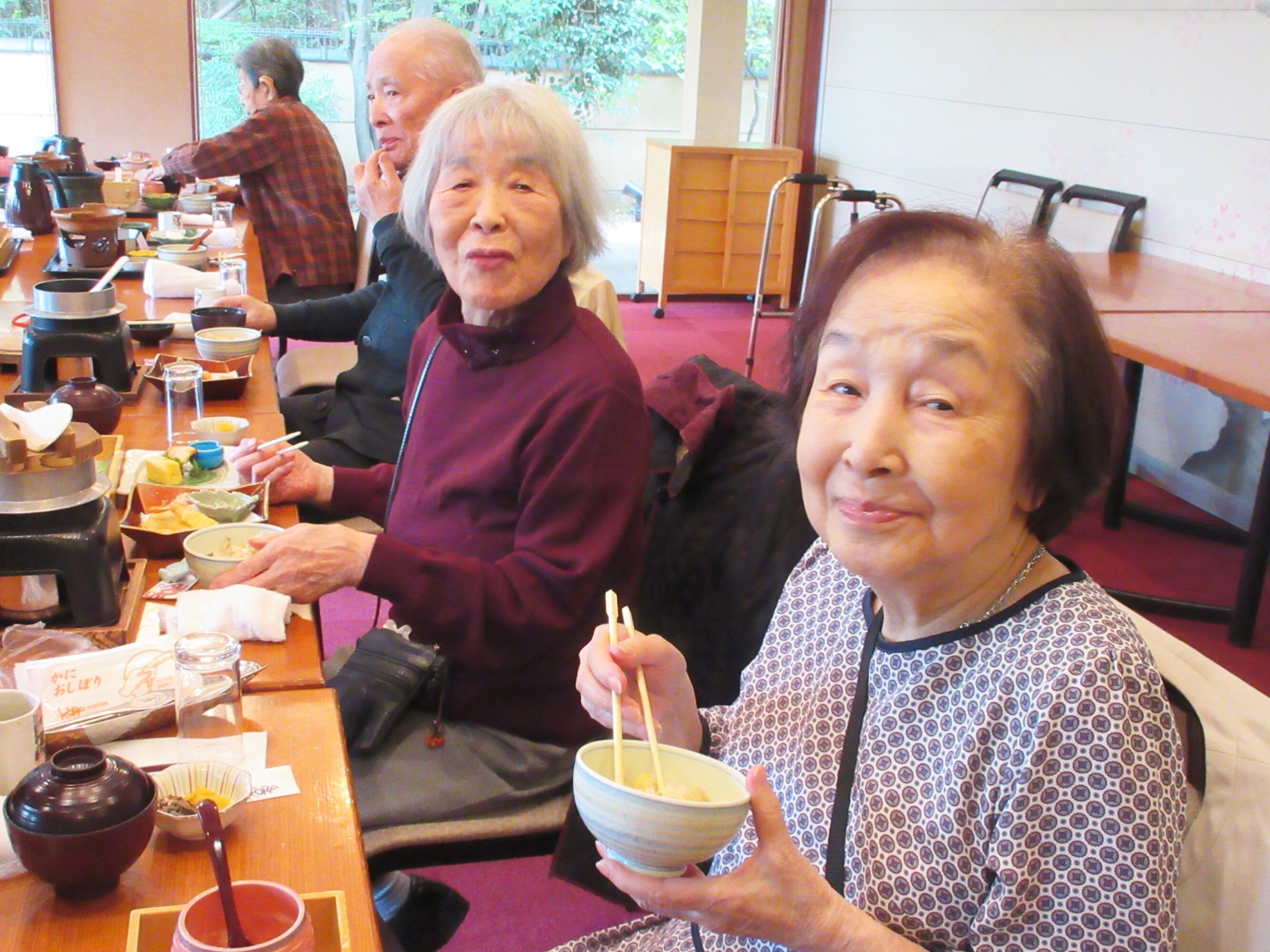 カニを食べに久しぶりの外食-1　ニチイホーム与野本町