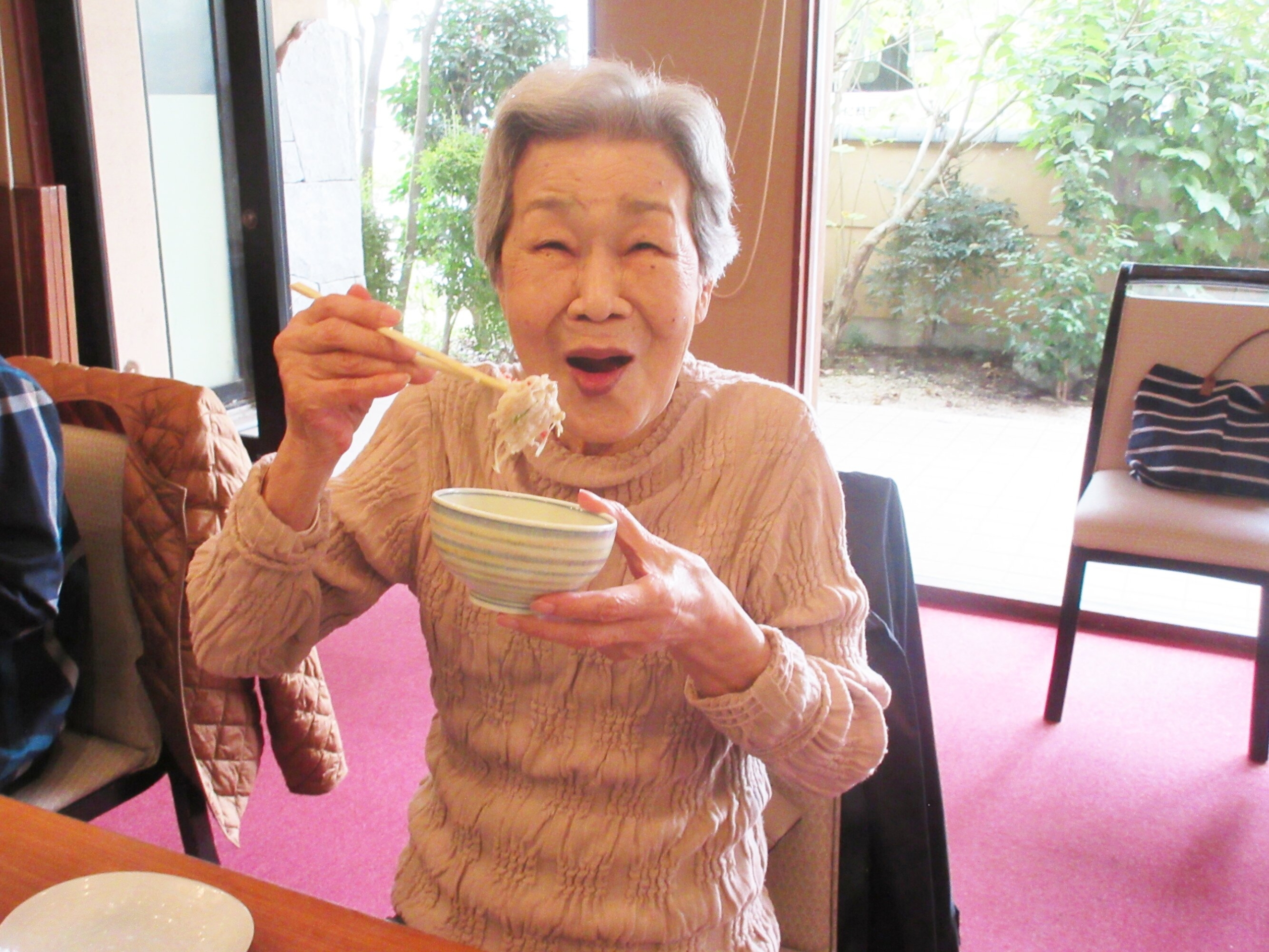 カニを食べに久しぶりの外食-4　ニチイホーム与野本町