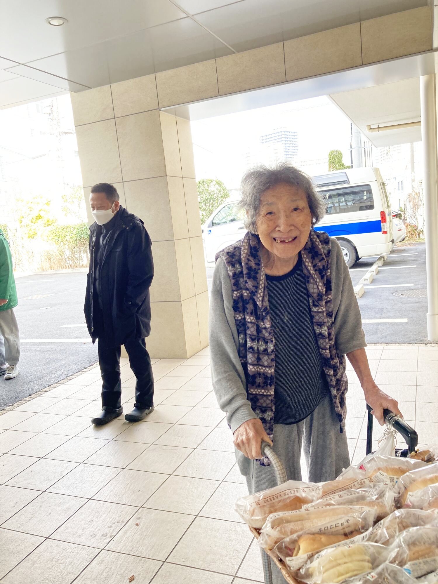 移動販売車がやってきた-1　ニチイホーム不動前