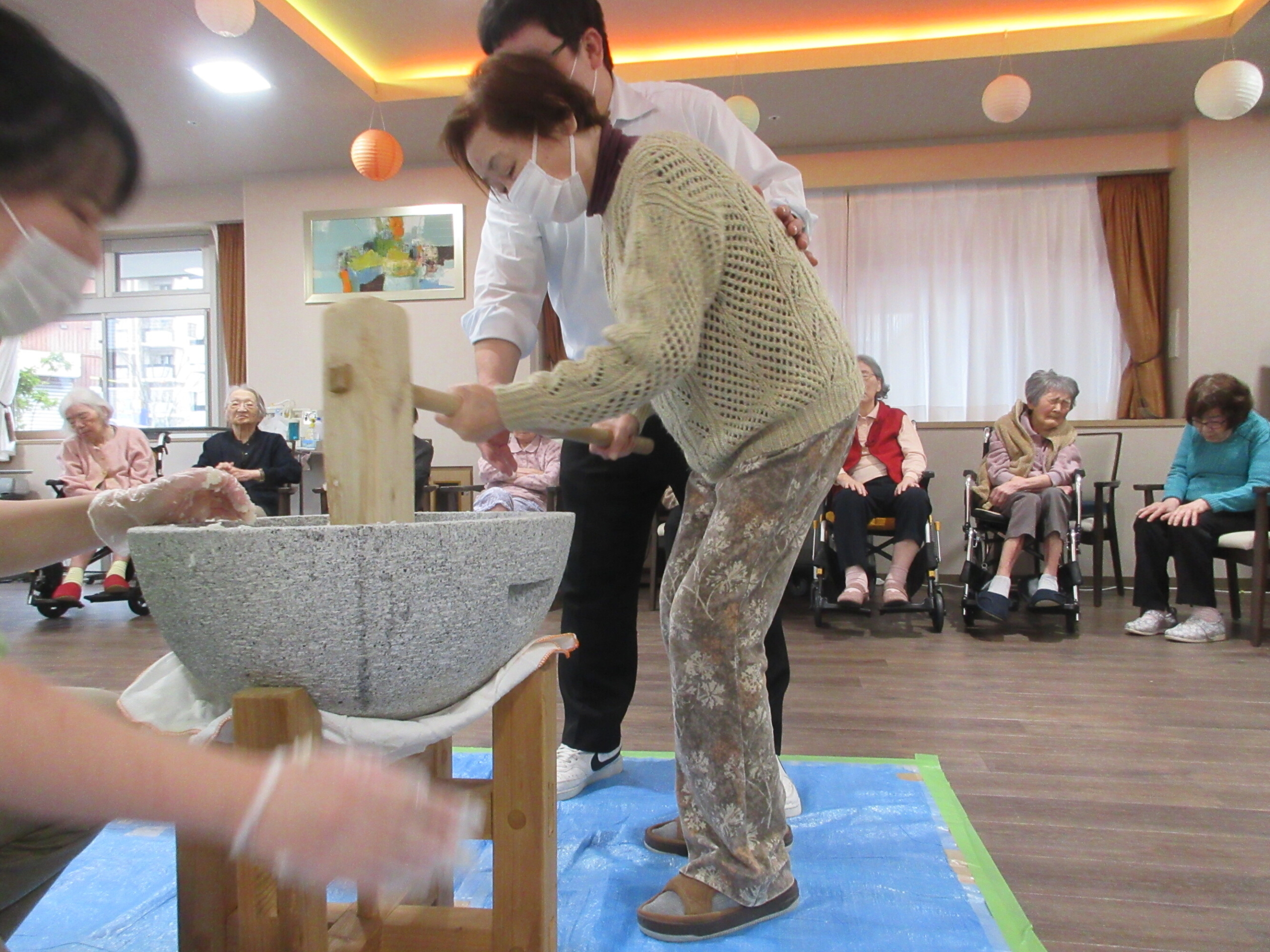 餅つき大会-1　ニチイホーム戸塚