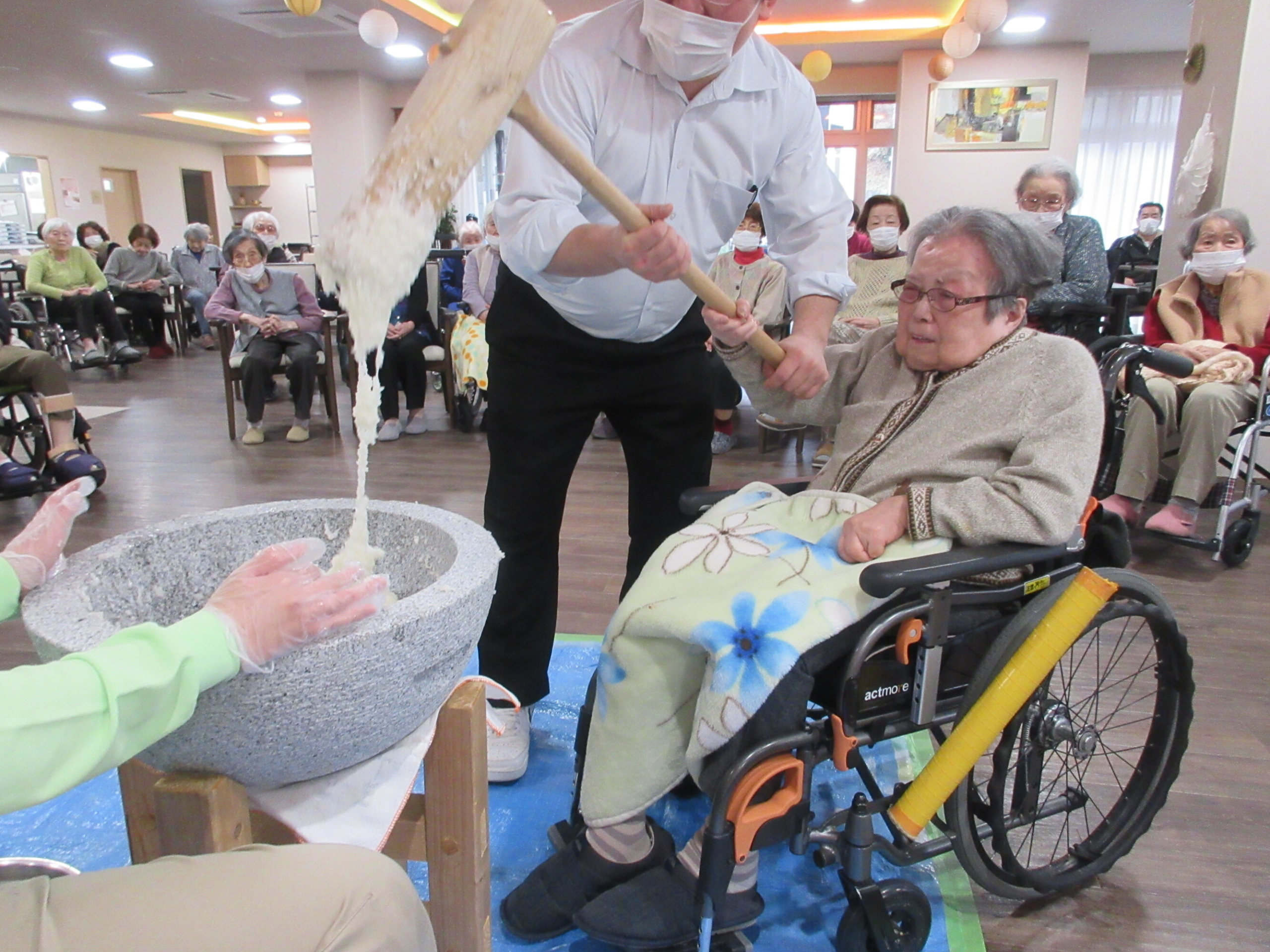 餅つき大会-3　ニチイホーム戸塚