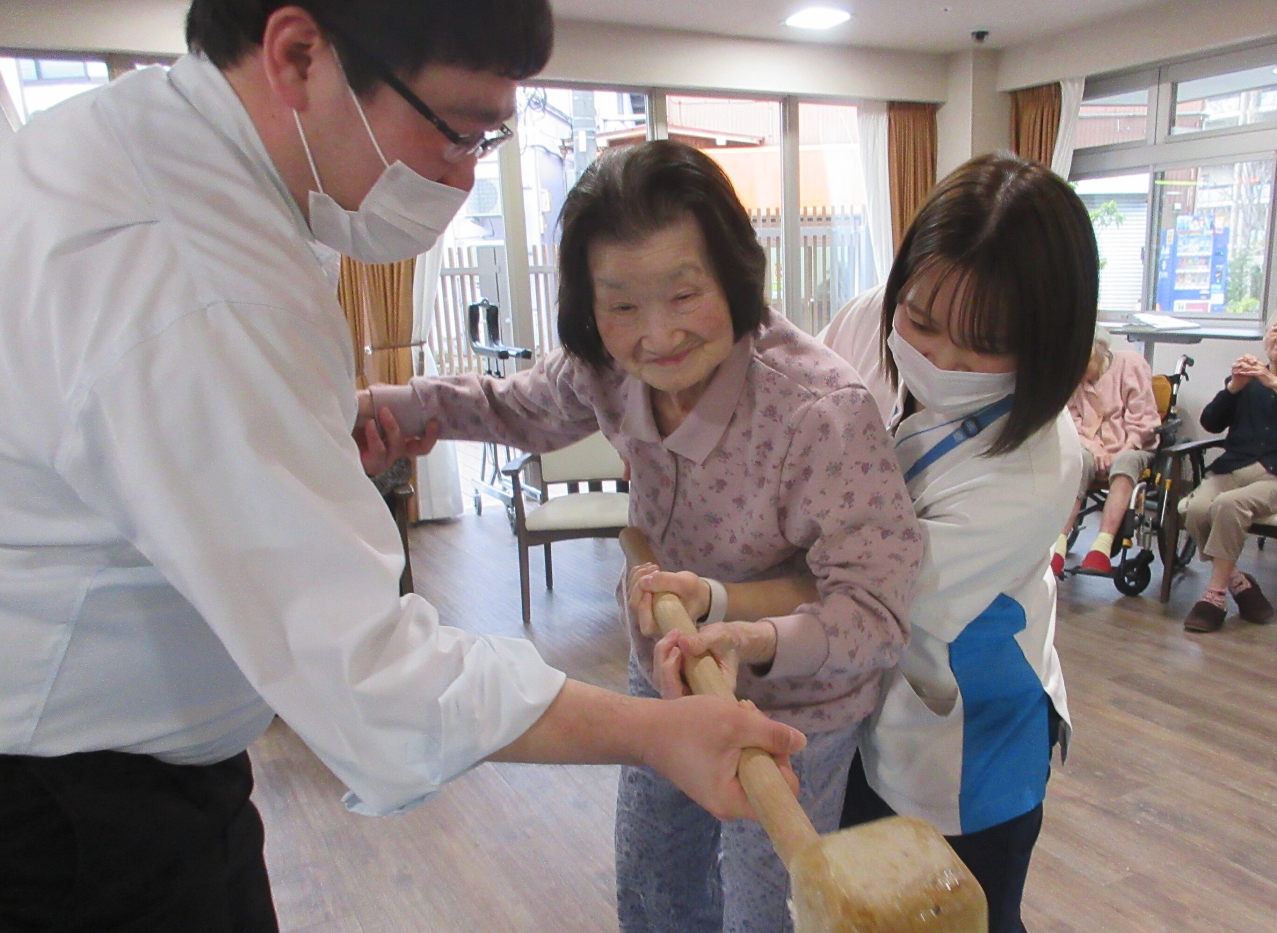 餅つき大会-4　ニチイホーム戸塚