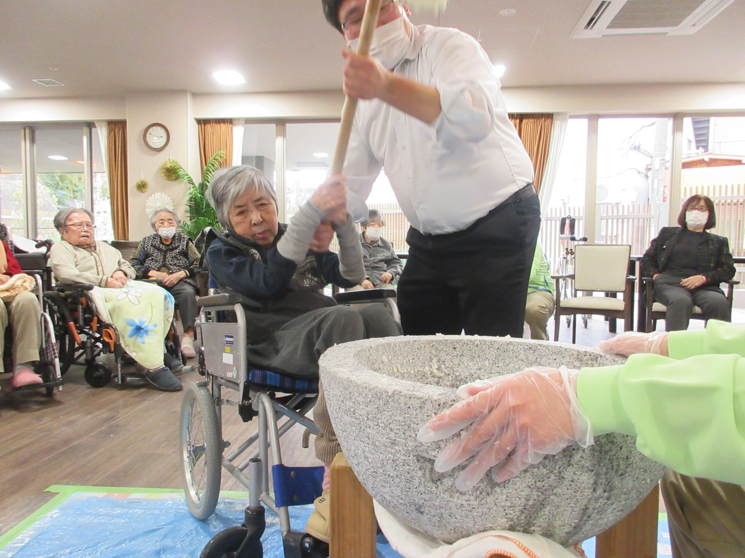 餅つき大会-5　ニチイホーム戸塚